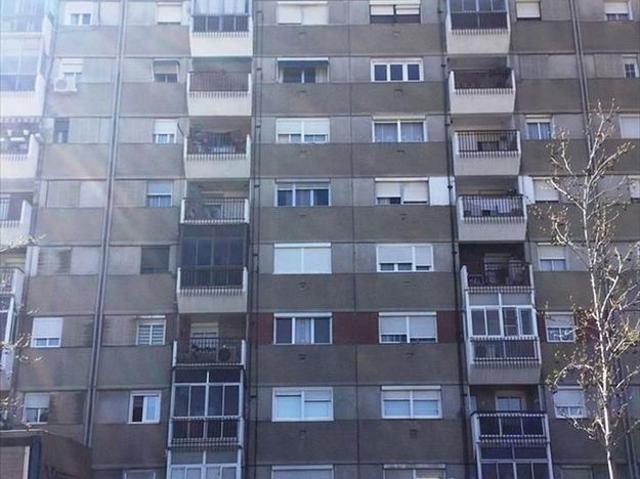 Piso en venta en avenida De la Costa Blava, Badia del Vallès, de 88 m² 1 habitación por 73.800