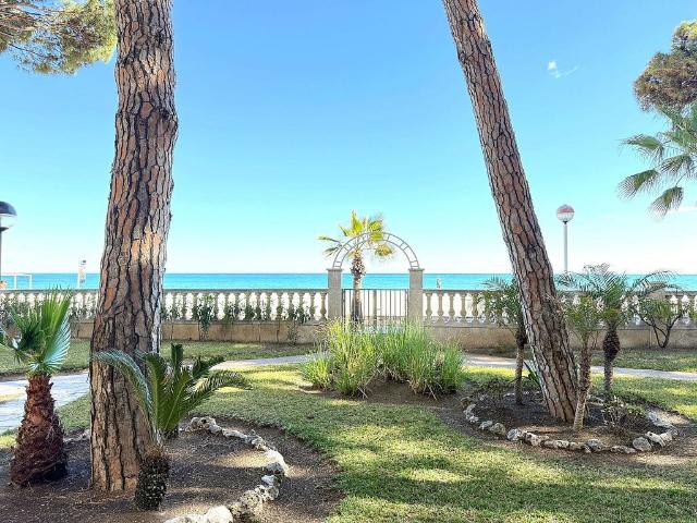 Piso en venta en avenida De la Diputació, Cambrils, de 71 m² 2 habitaciones por 264.000