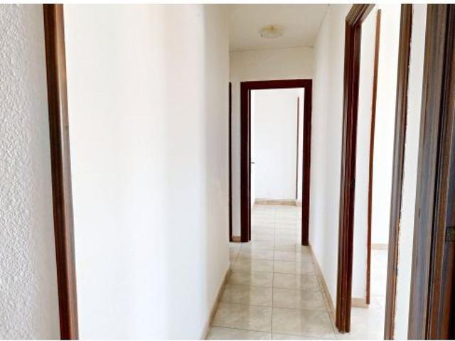 Piso en venta en Avenida de la Jota, Zaragoza: Oportunidad para reformar e invertir