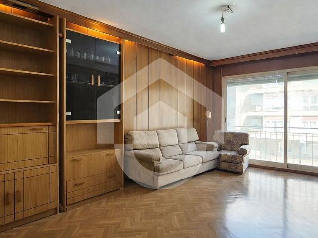 Piso en venta en avenida De la Mare de Déu de Montserrat, Barcelona, de 150 m² 4 habitaciones por 635.000