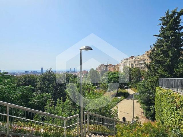 Piso en venta en avenida De la Mare de Déu de Montserrat, Barcelona, de 150 m² 4 habitaciones por 635.000