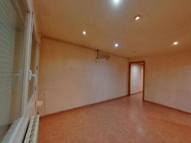 Piso en venta en avenida De la Mare de Déu de Montserrat, Barcelona, de 60 m² 3 habitaciones por 175.435