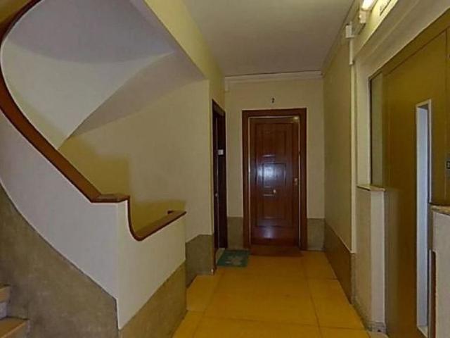 Piso en venta en avenida De la Mare de Déu de Montserrat, Barcelona, de 82 m² 4 habitaciones por 257.000