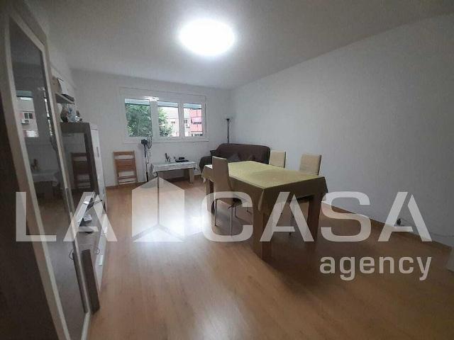 Piso en venta en avenida De la Mediterrània, Badia del Vallès, de 75 m² 3 habitaciones por 149.000
