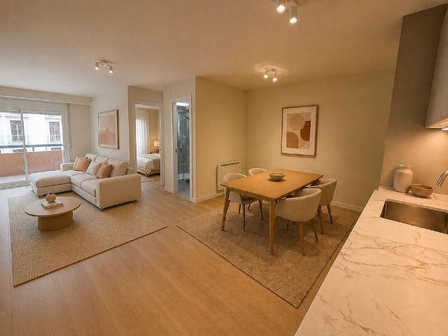Piso en venta en avenida De la Primavera, Cerdanyola del Vallès, de 112 m² 4 habitaciones por 369.000
