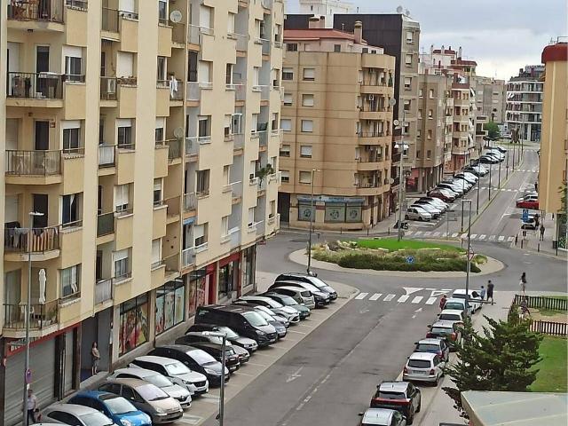 Piso en venta en avenida De la Ràpita, Amposta, de 109 m² 4 habitaciones por 135.000
