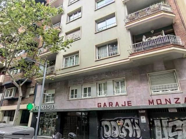 Piso en venta en avenida De la República Argentina, Barcelona, de 78 m² 3 habitaciones por 190.000 €