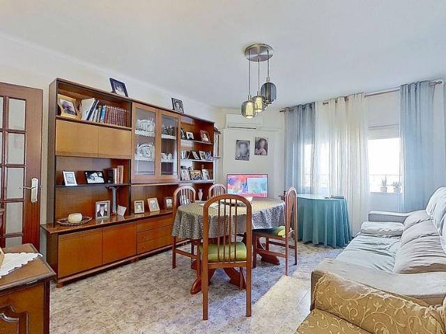 Piso en venta en avenida De la Verge de Montserrat, Barbera del Vallès, de 73 m² 3 habitaciones por 189.000