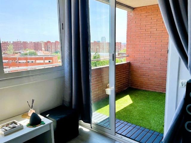 Piso en venta en avenida De L'alcalde Moix, Sabadell, de 74 m² 3 habitaciones por 259.900