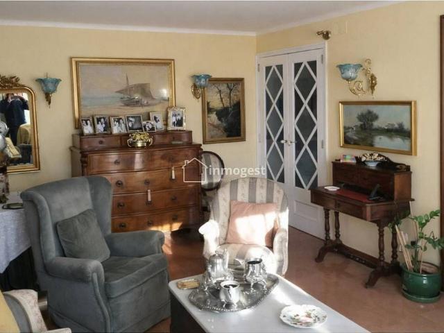 Piso en venta en avenida De Les Voltes, Bisbal d´Empordà, La, de 120 m² 3 habitaciones por 190.000