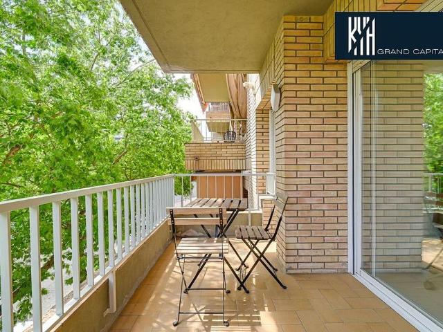 Piso en venta en avenida De Lluís Pericot, Girona, de 101 m² 4 habitaciones por 380.000