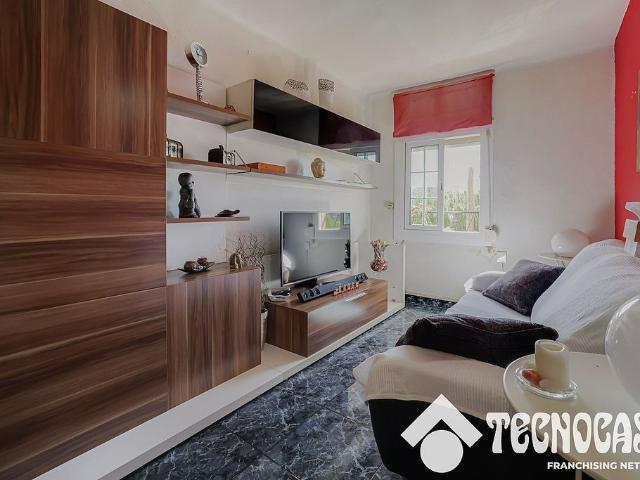 Piso en venta en avenida De Lloreda, Badalona, de 39 m² 2 habitaciones por 155.000