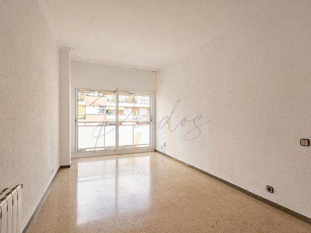 Piso en venta en avenida De Madrid, Barcelona, de 73 m² 4 habitaciones por 535.000