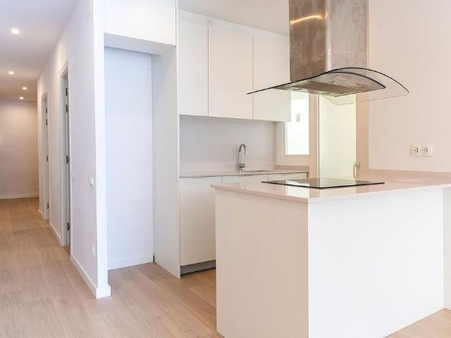 Piso en venta en avenida De Madrid, Barcelona, de 91 m² 3 habitaciones por 685.000