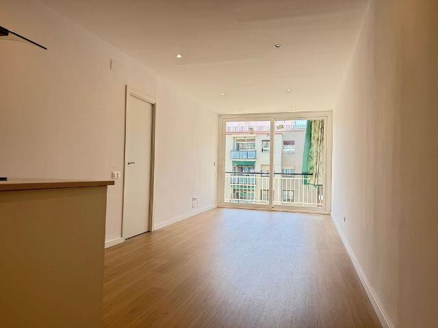 Piso en venta en avenida De Madrid, Barcelona, de 94 m² 3 habitaciones por 685.000