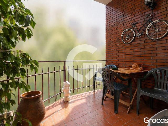 Piso en venta en avenida De Manuel Girona, Castelldefels, de 75 m² 3 habitaciones por 300.000