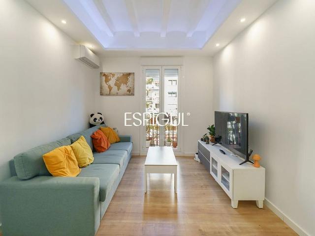 Piso en venta en avenida De Mistral, Barcelona, de 63 m² 2 habitaciones por 399.000