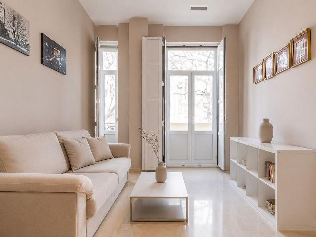 Piso en venta en avenida De Mistral, Barcelona, de 66 m² 2 habitaciones por 365.000