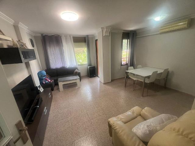 Piso en venta en avenida De Sant Salvador, Badalona, de 74 m² 3 habitaciones por 244.000