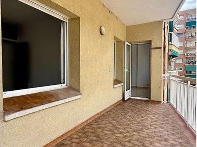 Piso en venta en avenida De Sant Salvador, Badalona, de 87 m² 3 habitaciones por 298.000