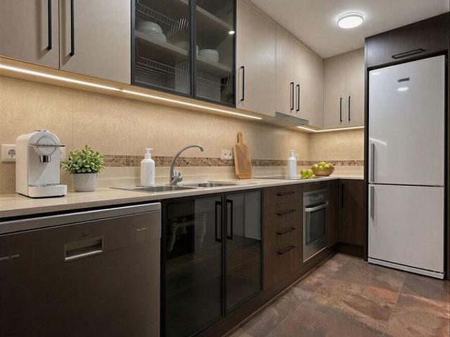 Piso en venta en avenida De Santa Coloma, Santa Coloma de Gramanet, de 79 m² 2 habitaciones por 269.000
