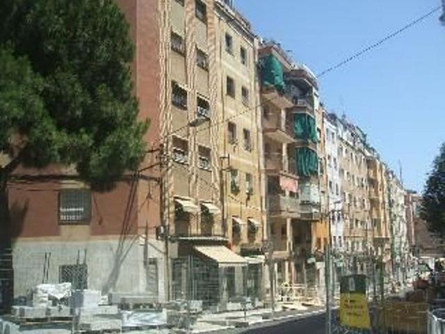 Piso en venta en avenida De Severo Ochoa, Esplugues de Llobregat, de 57 m² 4 habitaciones por 144.000