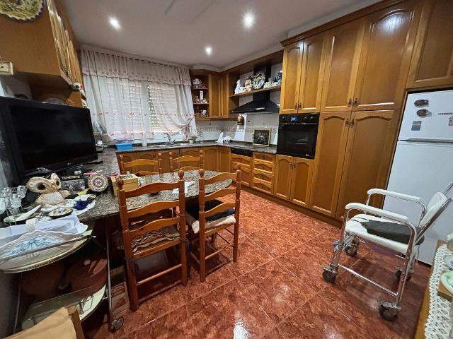 Piso en venta en avenida De Pius XII, Lleida, de 144 m² 4 habitaciones por 159.000