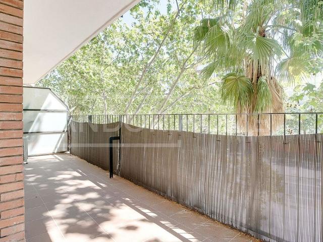 Piso en venta en avenida De Roma, Barcelona, de 103 m² 4 habitaciones por 485.000