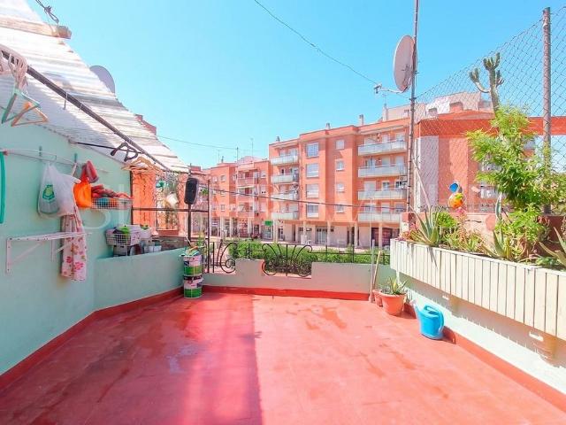 Piso en venta en avenida De València, Molins de Rei, de 73 m² 4 habitaciones por 299.000