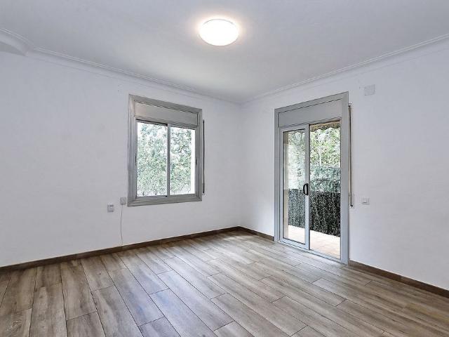 Piso en venta en avenida De Vallcarca, Barcelona, de 74 m² 4 habitaciones por 430.000
