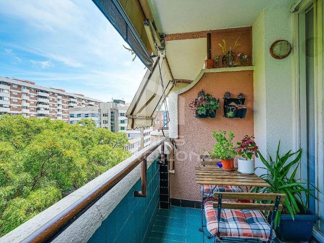 Piso en venta en avenida De Xile, Barcelona, de 130 m² 4 habitaciones por 750.000