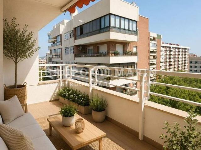 Piso en venta en avenida De Xile, Barcelona, de 94 m² 4 habitaciones por 650.000