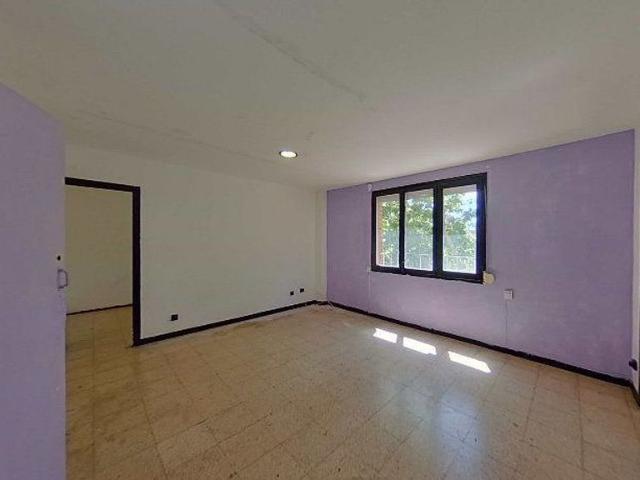 Piso en venta en avenida Del Maresme, Badalona, de 72 m² 4 habitaciones por 150.000