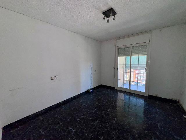 Piso en venta en avenida Del Marquès de Sant Mori, Badalona, de 60 m² 3 habitaciones por 184.000