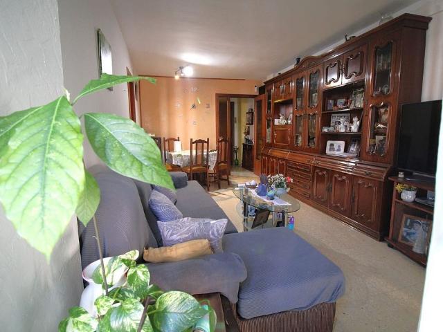 Piso en venta en avenida Del Marquès de Sant Mori, Badalona, de 68 m² 3 habitaciones por 230.000