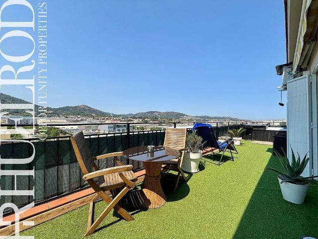 Piso en venta en avenida Del Mediterrani, Pineda de Mar, de 140 m² 3 habitaciones por 250.000