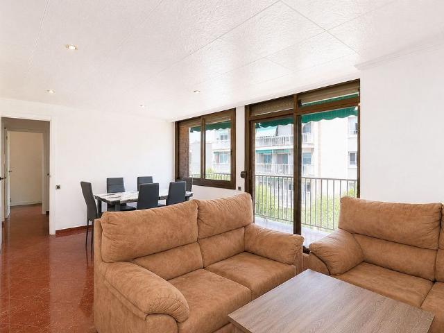 Piso en venta en avenida Del Mil·Lenari, Viladecans, de 84 m² 3 habitaciones por 209.900