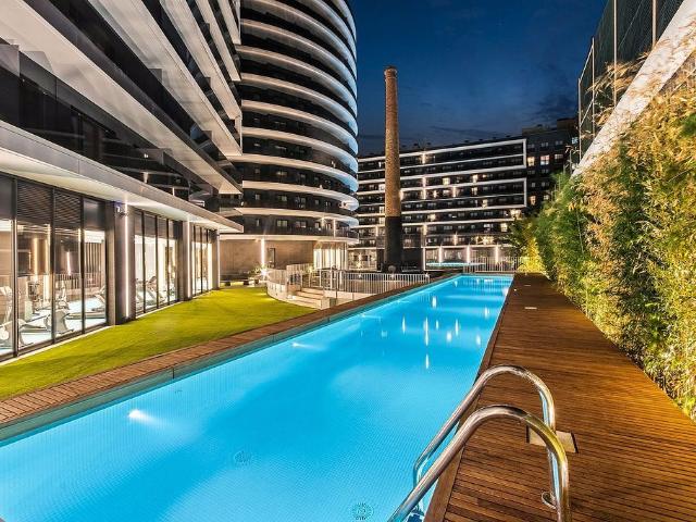 Piso en venta en avenida Del Carrilet, Barcelona, de 48 m² 2 habitaciones por 390.000