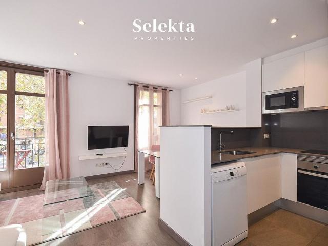 Piso en venta en avenida Del Paral·Lel, Barcelona, de 61 m² 2 habitaciones por 445.000