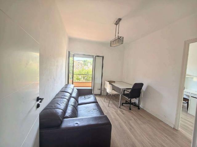 Piso en venta en avenida Del Paral·Lel, Barcelona, de 61 m² 3 habitaciones por 299.000
