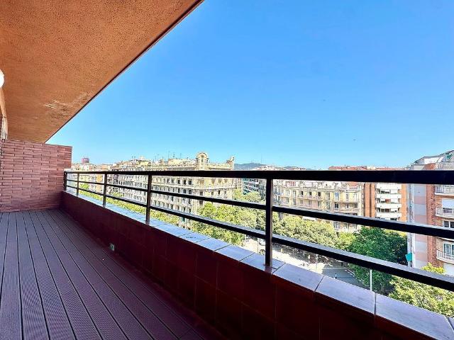 Piso en venta en avenida Del Paral·Lel, Barcelona, de 80 m² 2 habitaciones por 630.000