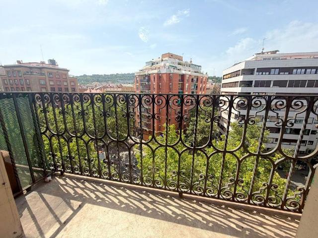 Piso en venta en avenida Del Paral·Lel, Barcelona, de 87 m² 2 habitaciones por 450.000