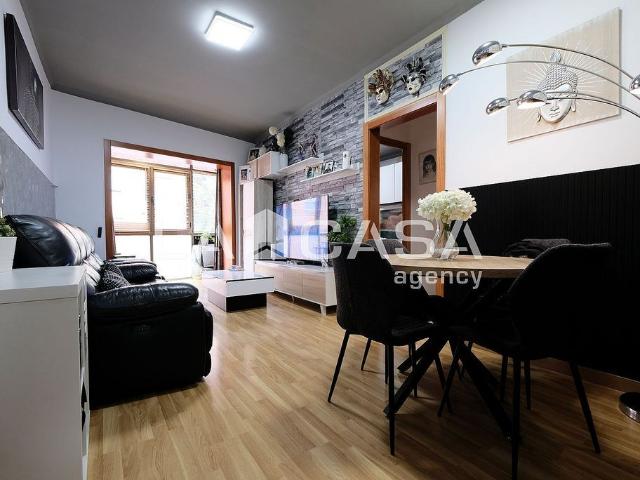 Piso en venta en avenida Dels Quinze, Barcelona, de 75 m² 3 habitaciones por 369.000