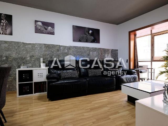 Piso en venta en avenida Dels Quinze, Barcelona, de 80 m² 3 habitaciones por 369.000