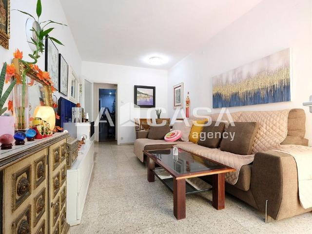 Piso en venta en avenida Dels Quinze, Barcelona, de 90 m² 3 habitaciones por 379.000