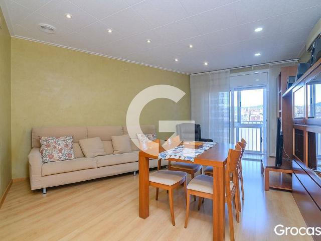 Piso en venta en avenida Diagonal, Gavà, de 95 m² 3 habitaciones por 395.000