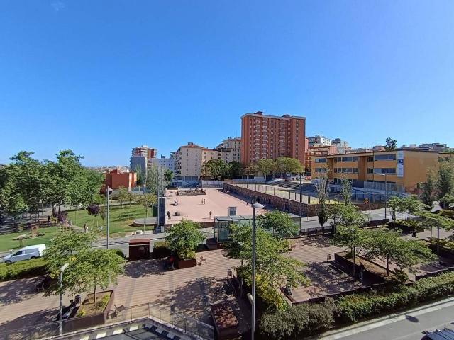 Piso en venta en avenida Electricitat, Hospitalet de Llobregat, L´, de 71 m² 3 habitaciones por 237.000