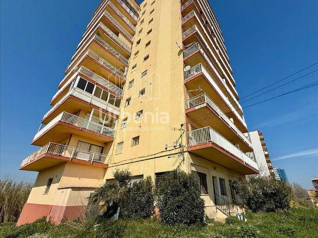 Piso en venta en avenida Emporda, Sant Pere Pescador, de 146 m² 2 habitaciones por 185.000