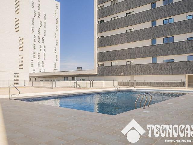 Dúplex en venta en avenida Olof Palme, Viladecans, de 92 m² 3 habitaciones por 534.000
