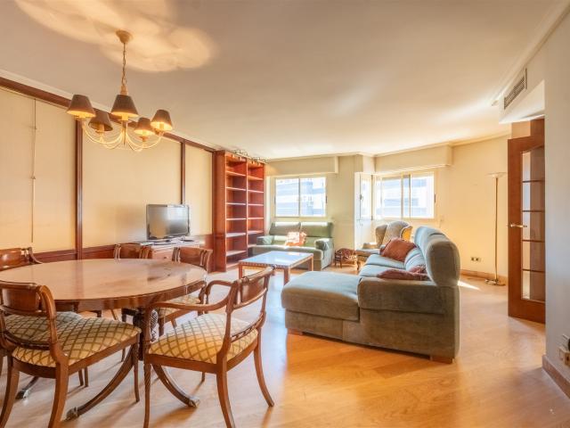 Piso en venta en Avenida Maisonnave, Alicante 145m² Alacant